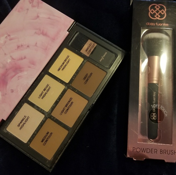 Makeup - Picture 2 of 6